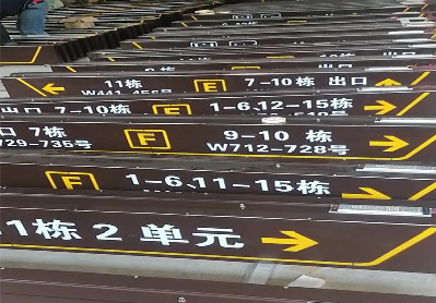 从江广告标识中，常见的几种安装方式。