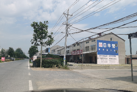 从江如何能保证墙体广告的醒目性？